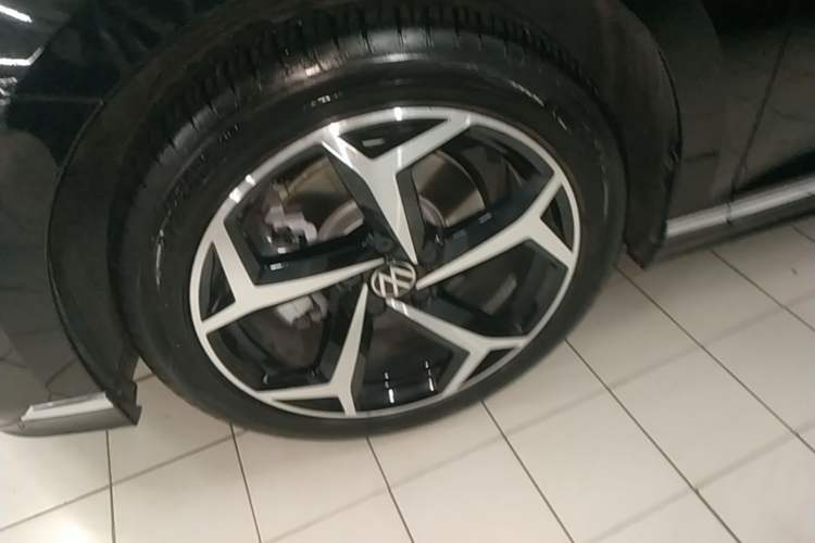 Used Volkswagen Magotan 2025 Revised Version Zhongxiang Edition 330TSI DSG Luxury Trim Left Front Wheel Hub