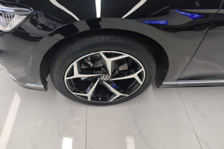Used Volkswagen Magotan 2025 Zhongxiang Version 330TSI DSG Luxury Edition Left Front Wheel Hub
