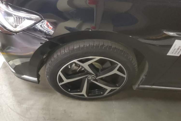 Used Volkswagen Magotan 2025 Zhongxiang Version 330TSI DSG Luxury Edition Left Front Wheel Hub