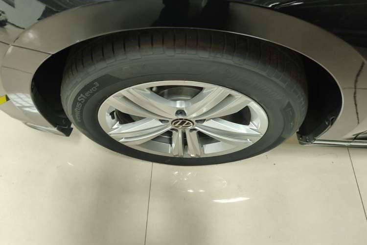 Used Volkswagen Magotan 2025 Zhongxiang Version 280TSI DSG Comfort Edition Left Front Wheel Hub