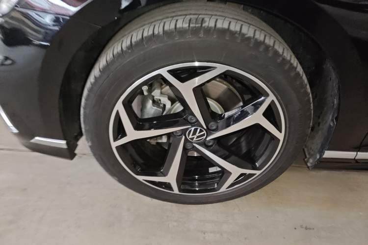 Used Volkswagen Magotan 2025 Revised Version Zhongxiang Edition 330TSI DSG Luxury Trim Left Front Wheel Hub