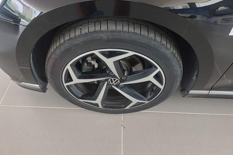 Used Volkswagen Magotan 2025 Revised Version Zhongxiang Edition 280TSI DSG Luxury Trim Left Front Wheel Hub