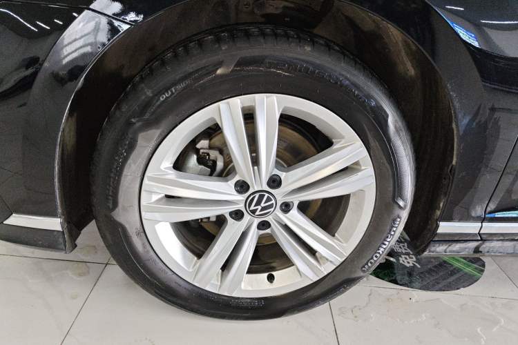 Used Volkswagen Magotan 2025 Zhongxiang Version 280TSI DSG Comfort Edition Left Front Wheel Hub