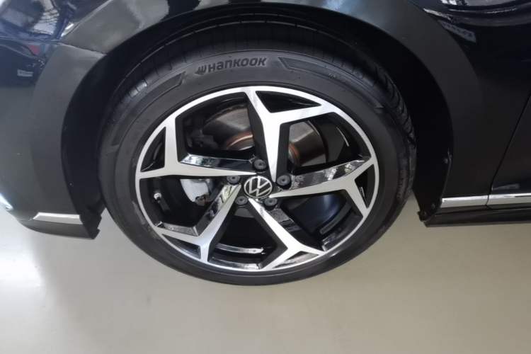Used Volkswagen Magotan 2025 Zhongxiang Version 330TSI DSG Luxury Edition Left Front Wheel Hub
