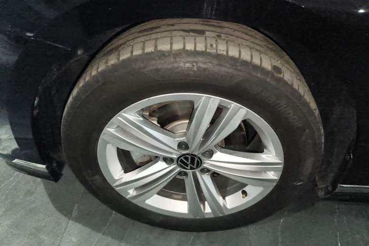 Used Volkswagen Magotan 2025 Zhongxiang Version 280TSI DSG Comfort Edition Left Front Wheel Hub