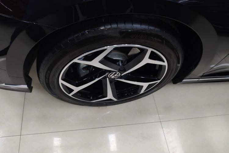 Used Volkswagen Magotan 2025 Zhongxiang Model 280TSI DSG Luxury Version Left Front Wheel Hub