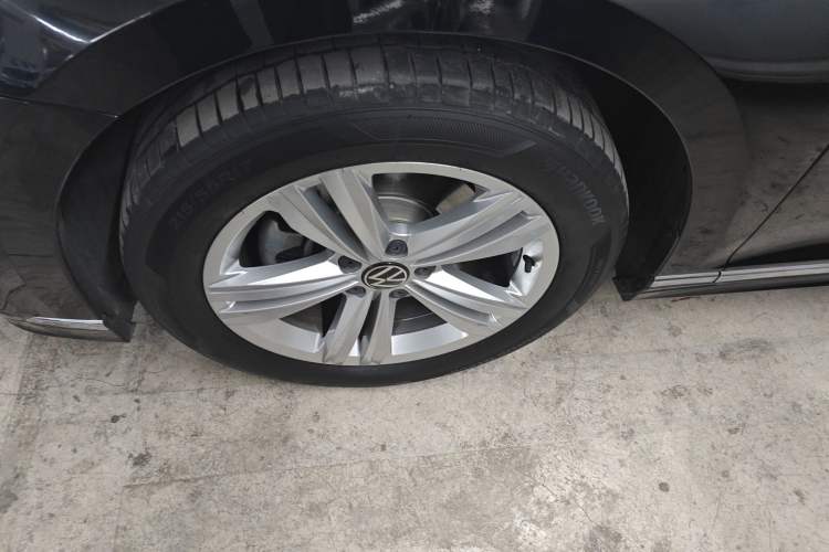Used Volkswagen Magotan 2025 Zhongxiang Version 280TSI DSG Comfort Edition Left Front Wheel Hub