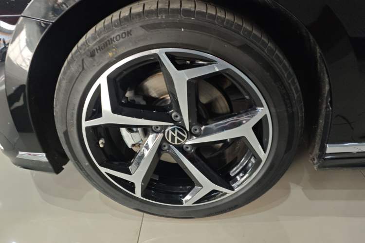 Used Volkswagen Magotan 2025 Revised Version Zhongxiang Edition 330TSI DSG Luxury Trim Left Front Wheel Hub