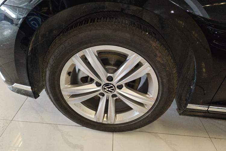 Used Volkswagen Magotan 2025 Zhongxiang Version 280TSI DSG Comfort Edition Left Front Wheel Hub