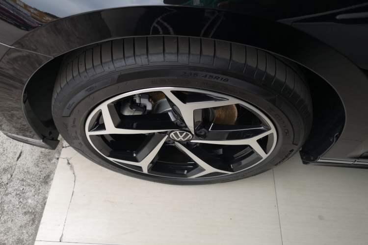 Used Volkswagen Magotan 2025 Revised Version Zhongxiang Edition 330TSI DSG Luxury Trim Left Front Wheel Hub