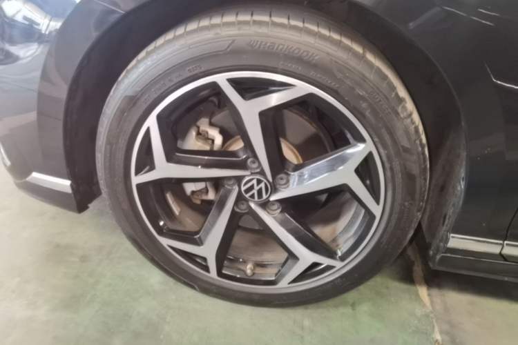 Used Volkswagen Magotan 2025 Revised Version Zhongxiang Edition 330TSI DSG Luxury Trim Left Front Wheel Hub