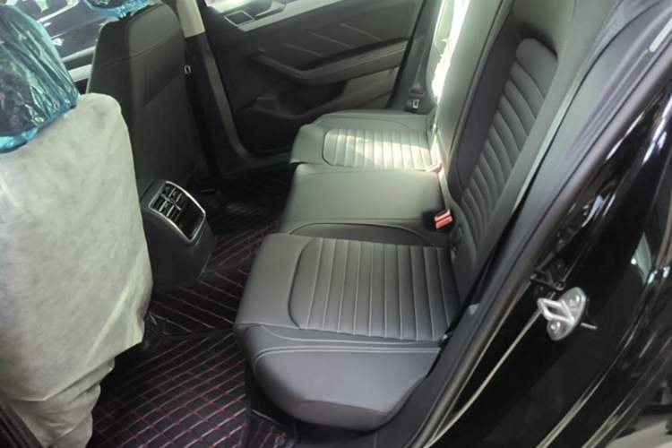 Used Volkswagen Magotan 2025 Zhongxiang Version 280TSI DSG Comfort Edition Left Rear Seat