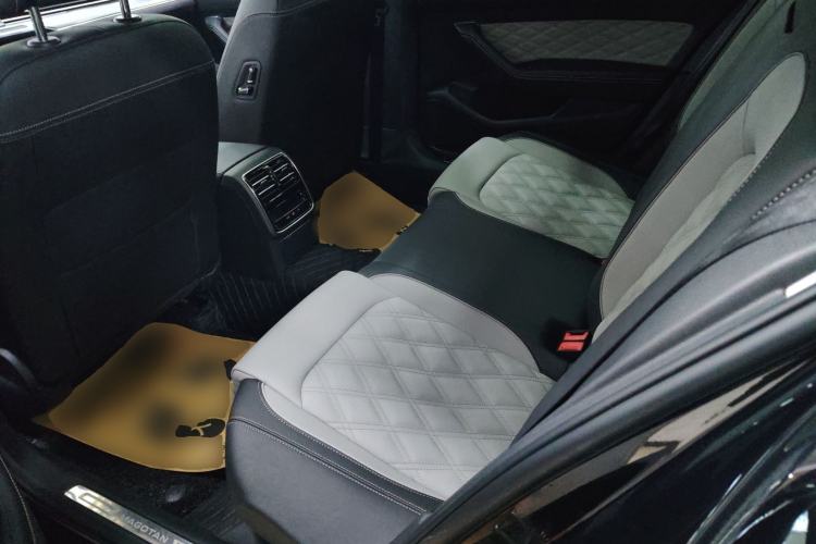 Used Volkswagen Magotan 2025 Zhongxiang Model 280TSI DSG Luxury Version Left Rear Seat