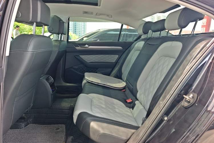 Used Volkswagen Magotan 2025 Zhongxiang Model 280TSI DSG Luxury Version Left Rear Seat