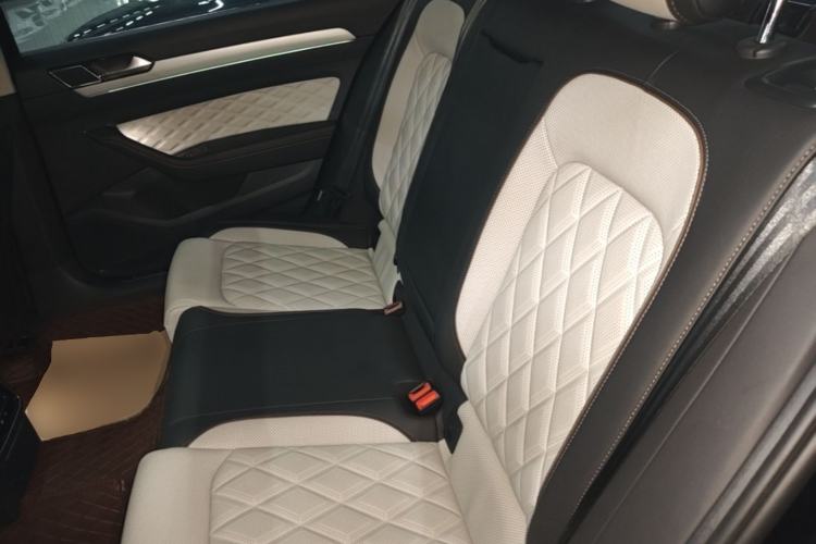 Used Volkswagen Magotan 2025 Zhongxiang Version 330TSI DSG Luxury Edition Left Rear Seat