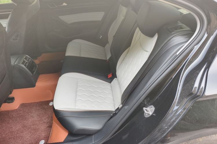 Used Volkswagen Magotan 2025 Revised Version 2 Zhongxiang Edition 330TSI DSG Luxury Trim Left Rear Seat