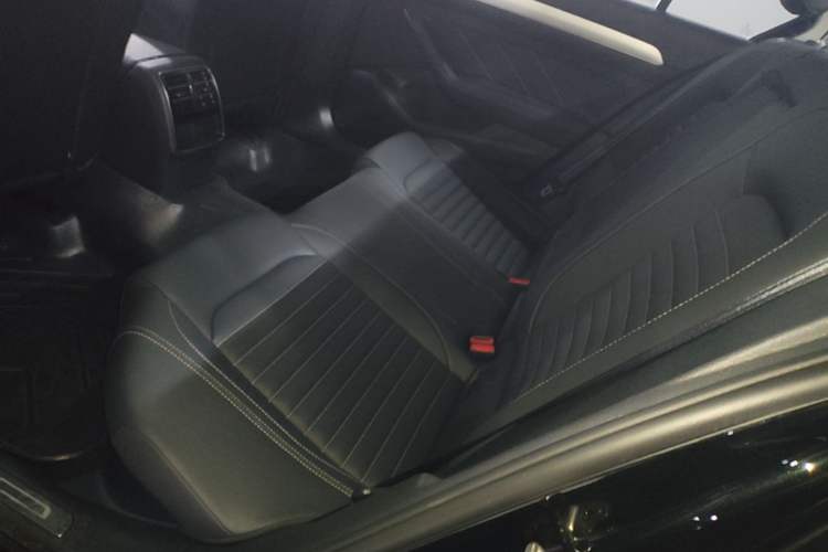 Used Volkswagen Magotan 2025 Zhongxiang Version 280TSI DSG Comfort Edition Left Rear Seat