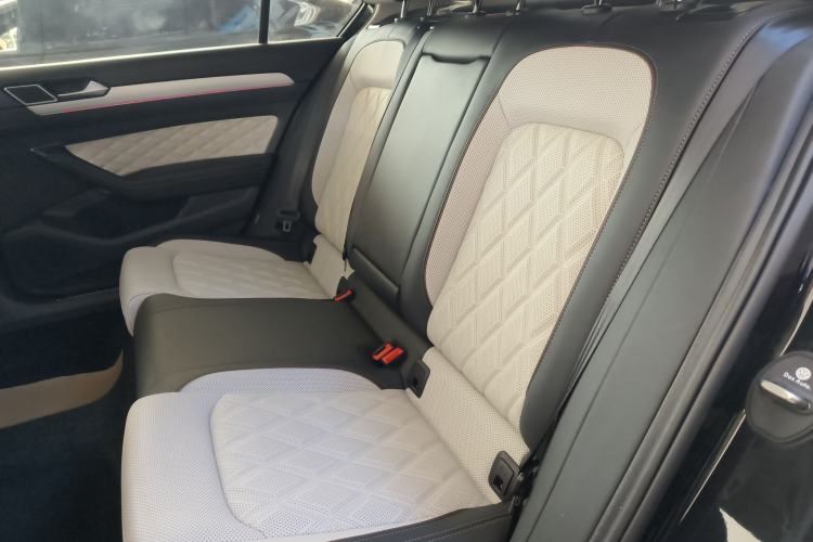 Used Volkswagen Magotan 2025 Revised Version Zhongxiang Edition 330TSI DSG Luxury Trim Left Rear Seat