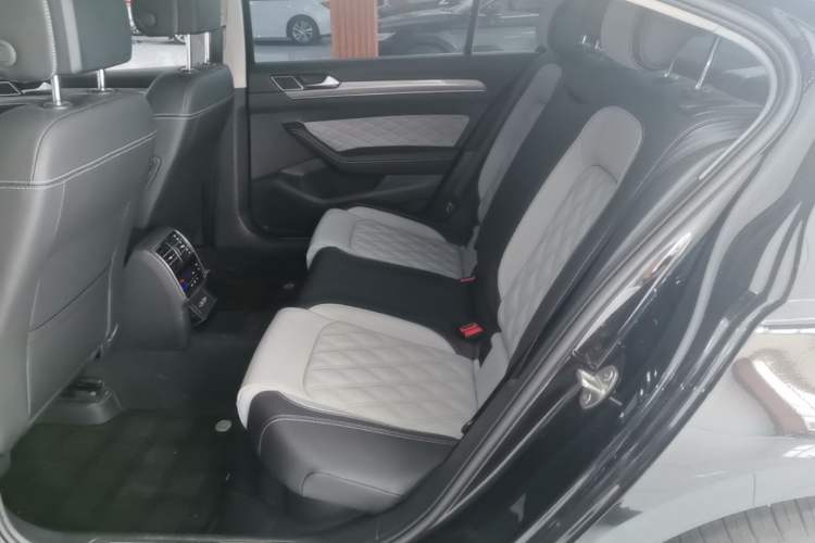 Used Volkswagen Magotan 2025 Revised Version Zhongxiang Edition 280TSI DSG Luxury Trim Left Rear Seat