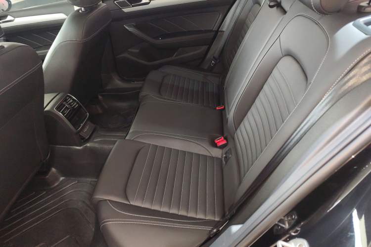 Used Volkswagen Magotan 2025 Zhongxiang Version 280TSI DSG Comfort Edition Left Rear Seat