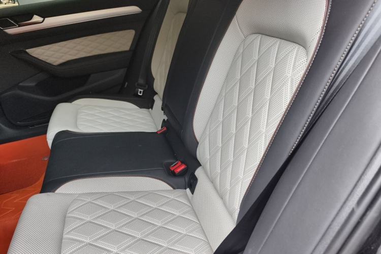 Used Volkswagen Magotan 2025 Revised Version 2 Zhongxiang Edition 330TSI DSG Luxury Trim Left Rear Seat