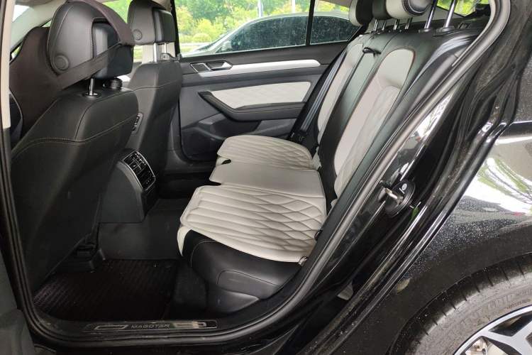 Used Volkswagen Magotan 2025 Revised Version 2 Zhongxiang Edition 330TSI DSG Luxury Trim Left Rear Seat