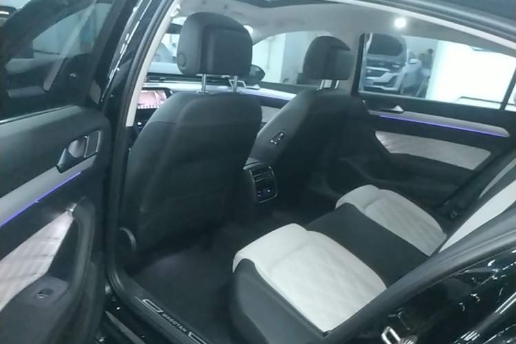 Used Volkswagen Magotan 2025 Revised Version Zhongxiang Edition 330TSI DSG Luxury Trim Left Rear Seat