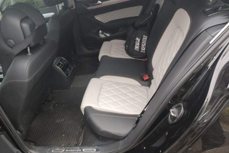 Used Volkswagen Magotan 2025 Revised Version 2 Zhongxiang Edition 330TSI DSG Luxury Trim Left Rear Seat
