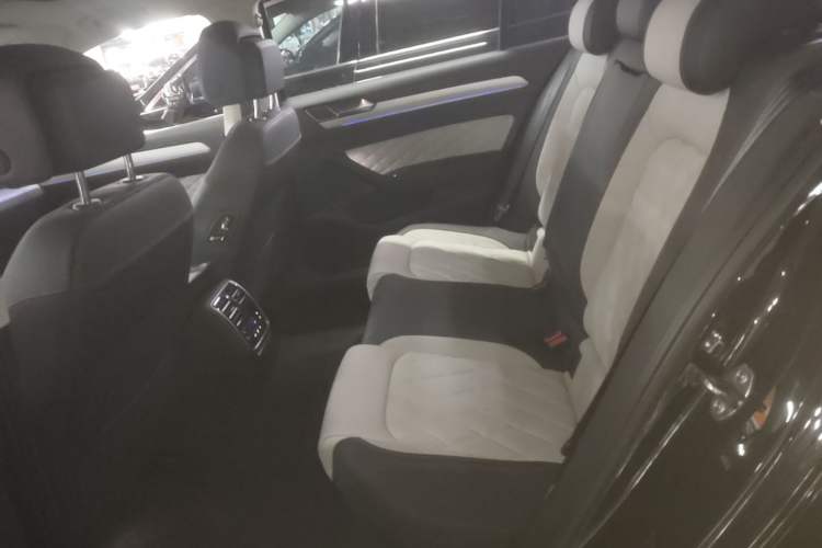 Used Volkswagen Magotan 2025 Zhongxiang Version 330TSI DSG Luxury Edition Left Rear Seat