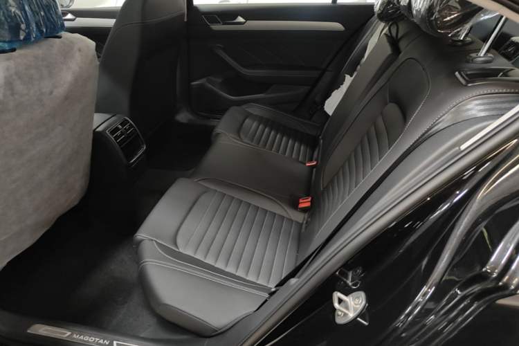 Used Volkswagen Magotan 2025 Zhongxiang Version 280TSI DSG Comfort Edition Left Rear Seat