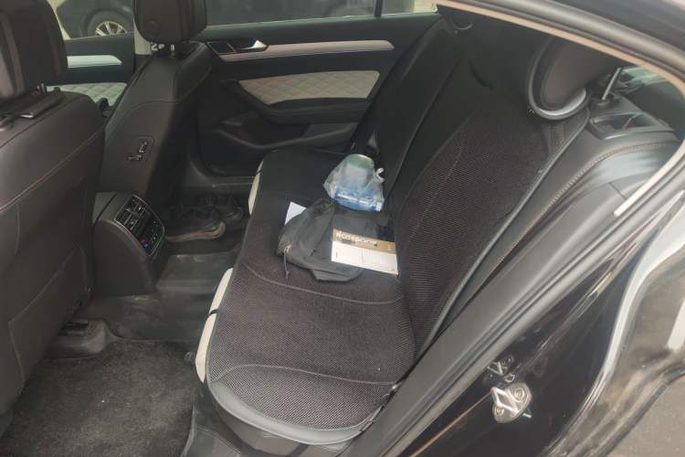Used Volkswagen Magotan 2025 Zhongxiang Version 330TSI DSG Luxury Edition Left Rear Seat