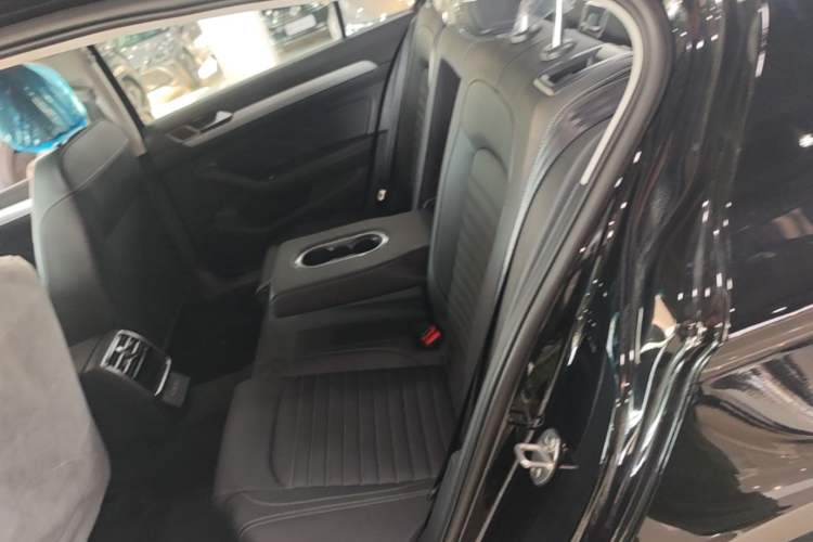 Used Volkswagen Magotan 2025 Zhongxiang Version 280TSI DSG Comfort Edition Left Rear Seat