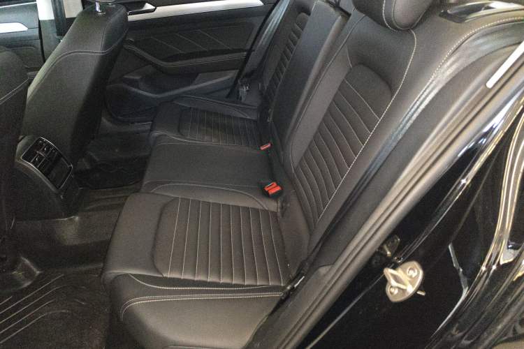 Used Volkswagen Magotan 2025 Zhongxiang Version 280TSI DSG Comfort Edition Left Rear Seat