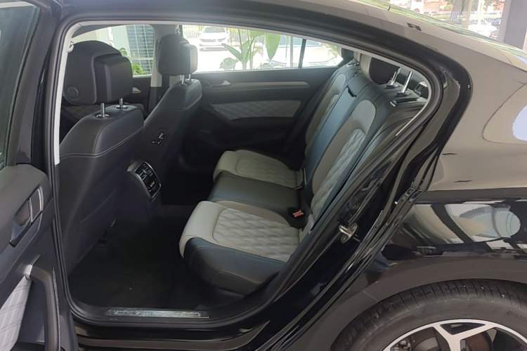 Used Volkswagen Magotan 2025 Revised Version Zhongxiang Edition 280TSI DSG Luxury Trim Left Rear Seat