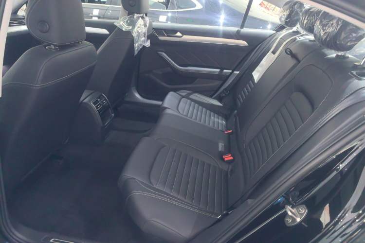 Used Volkswagen Magotan 2025 Zhongxiang Version 280TSI DSG Comfort Edition Left Rear Seat