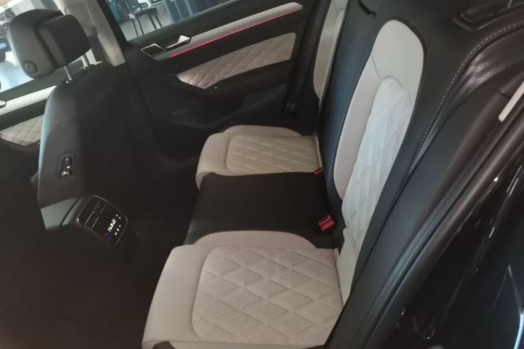 Used Volkswagen Magotan 2025 Zhongxiang Version 330TSI DSG Luxury Edition Left Rear Seat