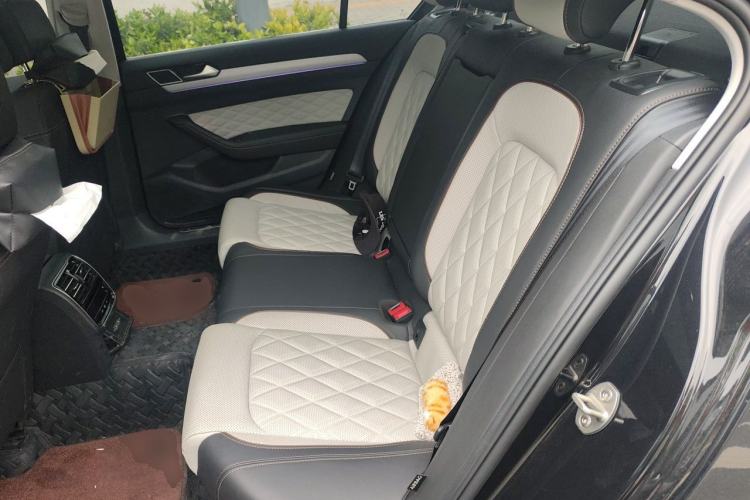 Used Volkswagen Magotan 2025 Zhongxiang Version 330TSI DSG Luxury Edition Left Rear Seat