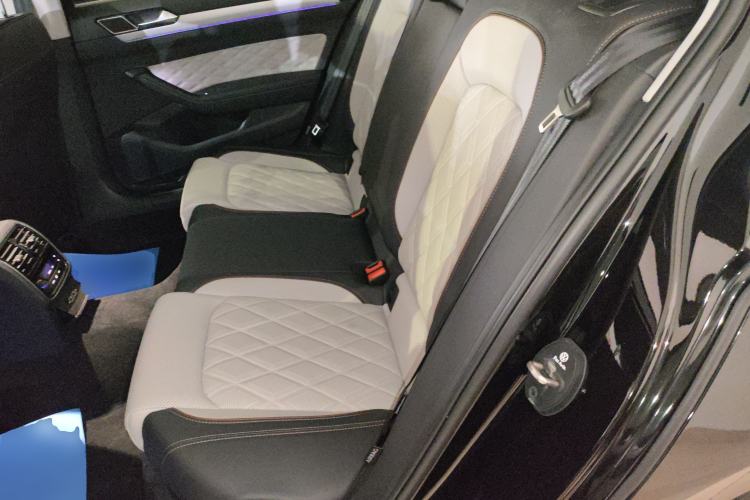 Used Volkswagen Magotan 2025 Revised Version 2 Zhongxiang Edition 330TSI DSG Luxury Trim Left Rear Seat