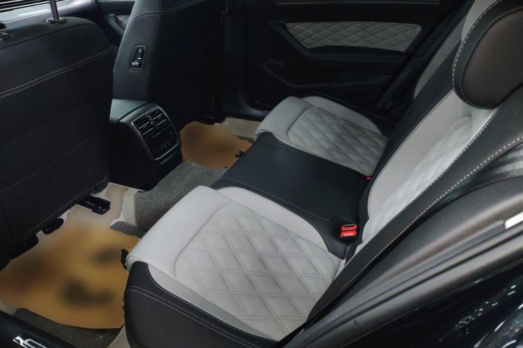 Used Volkswagen Magotan 2025 Zhongxiang Model 280TSI DSG Luxury Version Left Rear Seat