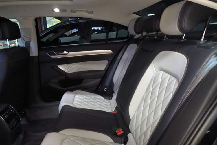 Used Volkswagen Magotan 2025 Zhongxiang Version 330TSI DSG Luxury Edition Left Rear Seat