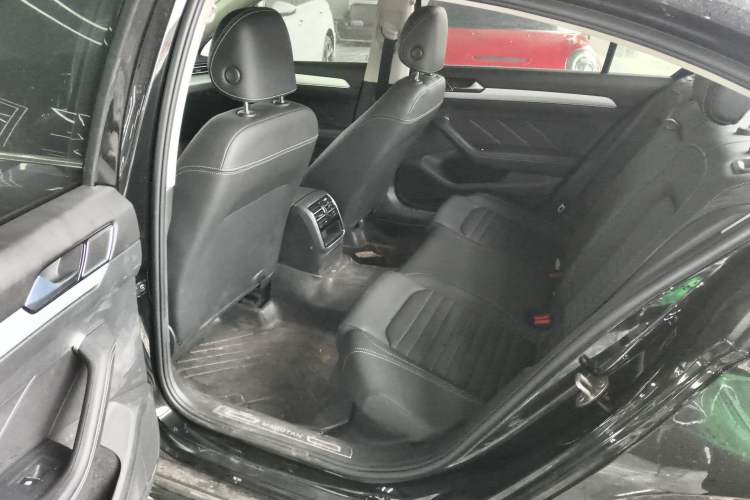 Used Volkswagen Magotan 2025 Zhongxiang Version 280TSI DSG Comfort Edition Left Rear Seat