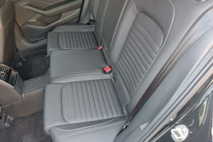 Used Volkswagen Magotan 2025 Zhongxiang Version 280TSI DSG Comfort Edition Left Rear Seat