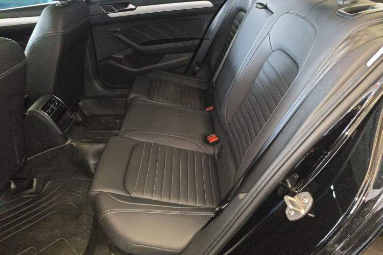 Used Volkswagen Magotan 2025 Zhongxiang Version 280TSI DSG Comfort Edition Left Rear Seat