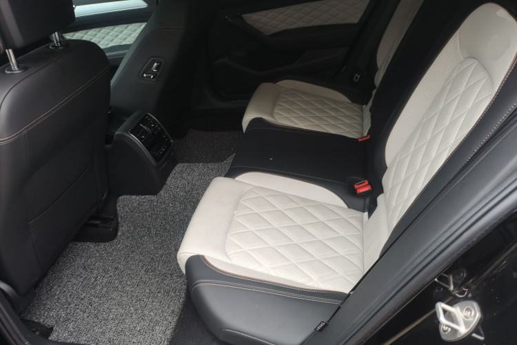 Used Volkswagen Magotan 2025 Revised Version Zhongxiang Edition 330TSI DSG Luxury Trim Left Rear Seat
