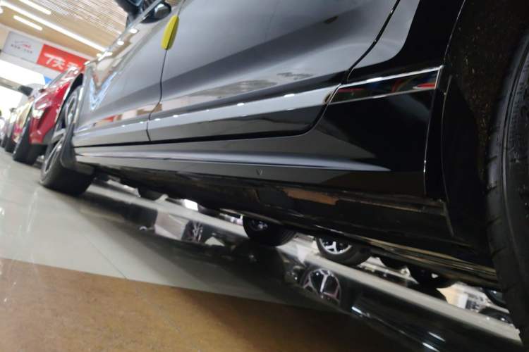 Used Volkswagen Magotan 2025 Zhongxiang Model 280TSI DSG Luxury Version Left Side Sill