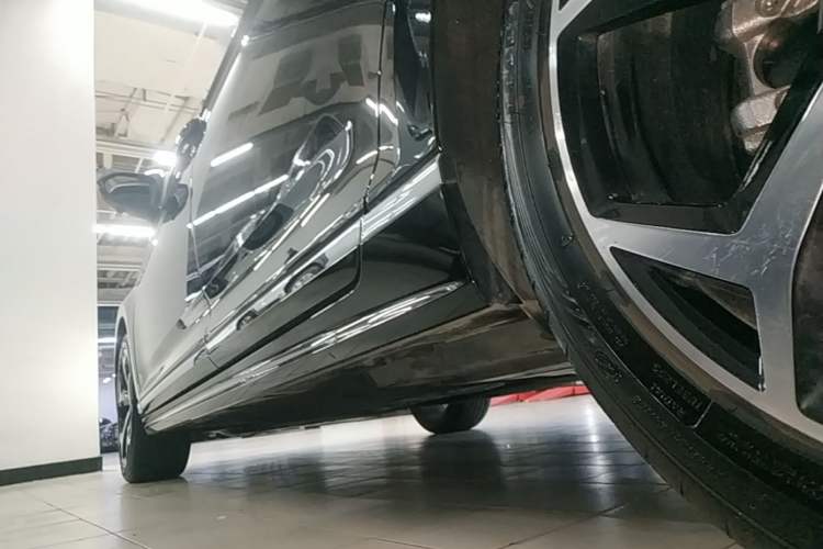 Used Volkswagen Magotan 2025 Revised Version Zhongxiang Edition 330TSI DSG Luxury Trim Left Side Sill