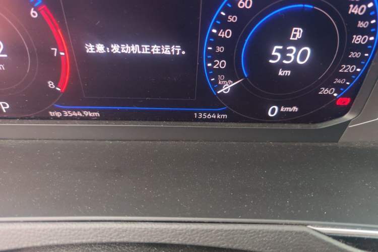 Used Volkswagen Magotan 2025 Zhongxiang Version 330TSI DSG Luxury Edition Odometer Close Up
