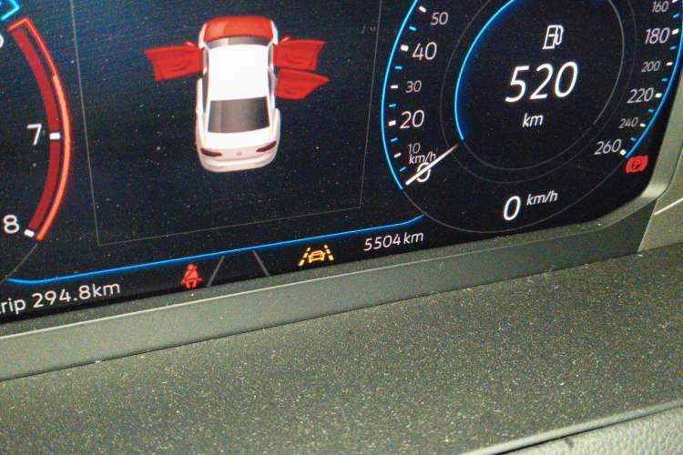 Used Volkswagen Magotan 2025 Revised Version Zhongxiang Edition 330TSI DSG Luxury Trim Odometer Close Up
