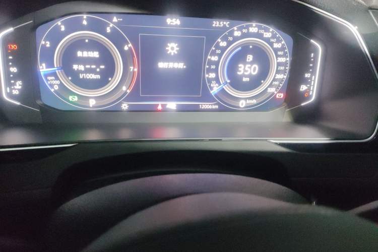 Used Volkswagen Magotan 2025 Zhongxiang Version 330TSI DSG Luxury Edition Odometer Close Up