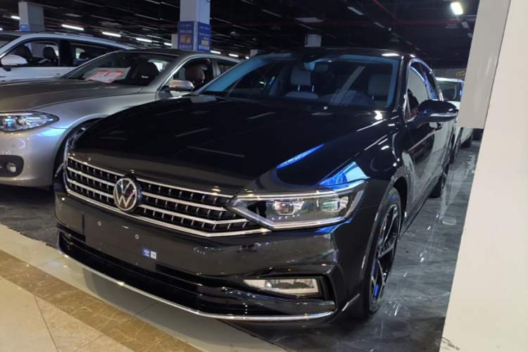 Used Volkswagen Magotan 2025 Zhongxiang Version 330TSI DSG Luxury Edition Guazi used car, China used car export, Used car for sale, Used cars, Cheapest cars for sale